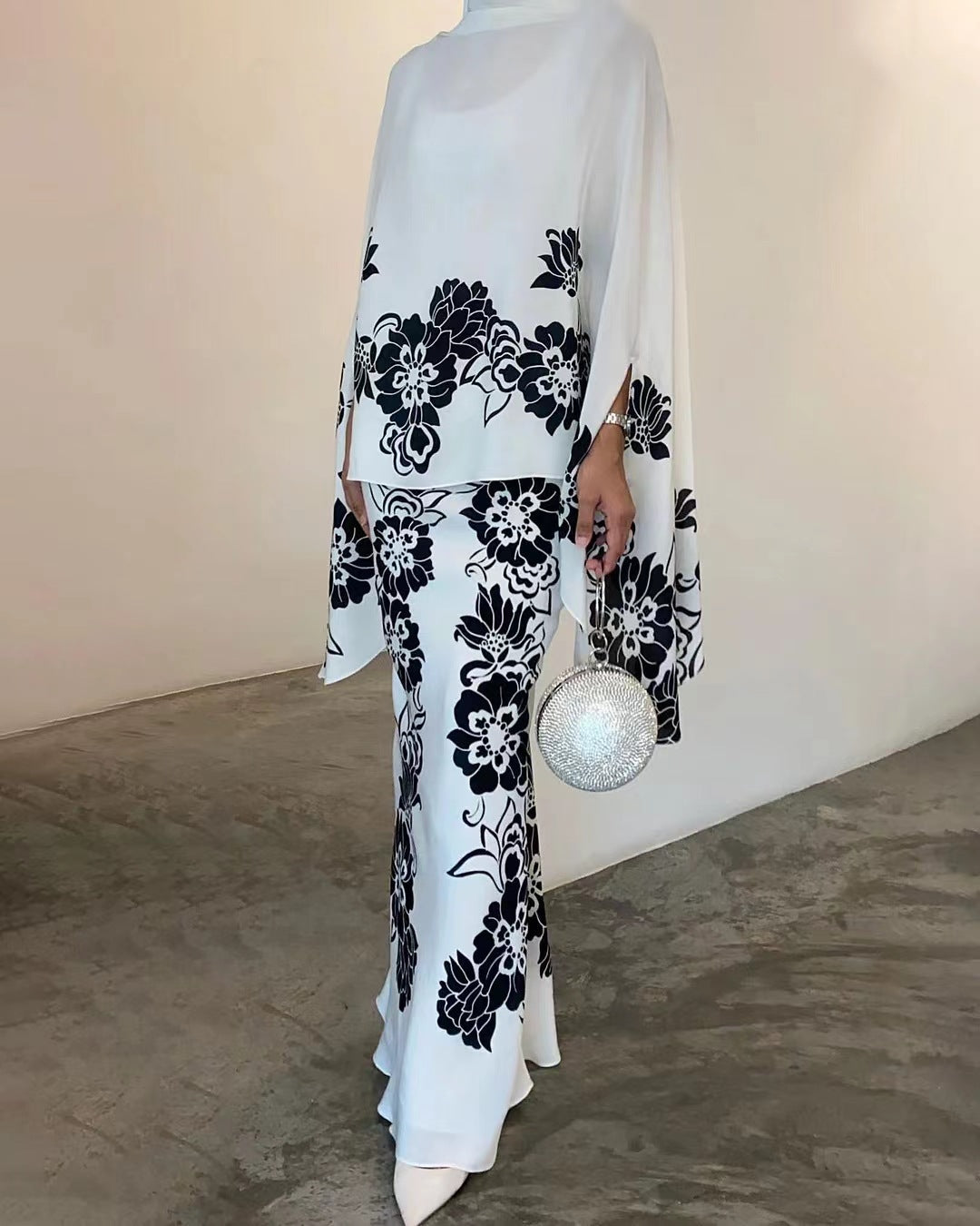 COMPLETE SET ELEGANTE A FIORI A COLLO ALTO E DALLA VESTIBILITÀ SLIM
