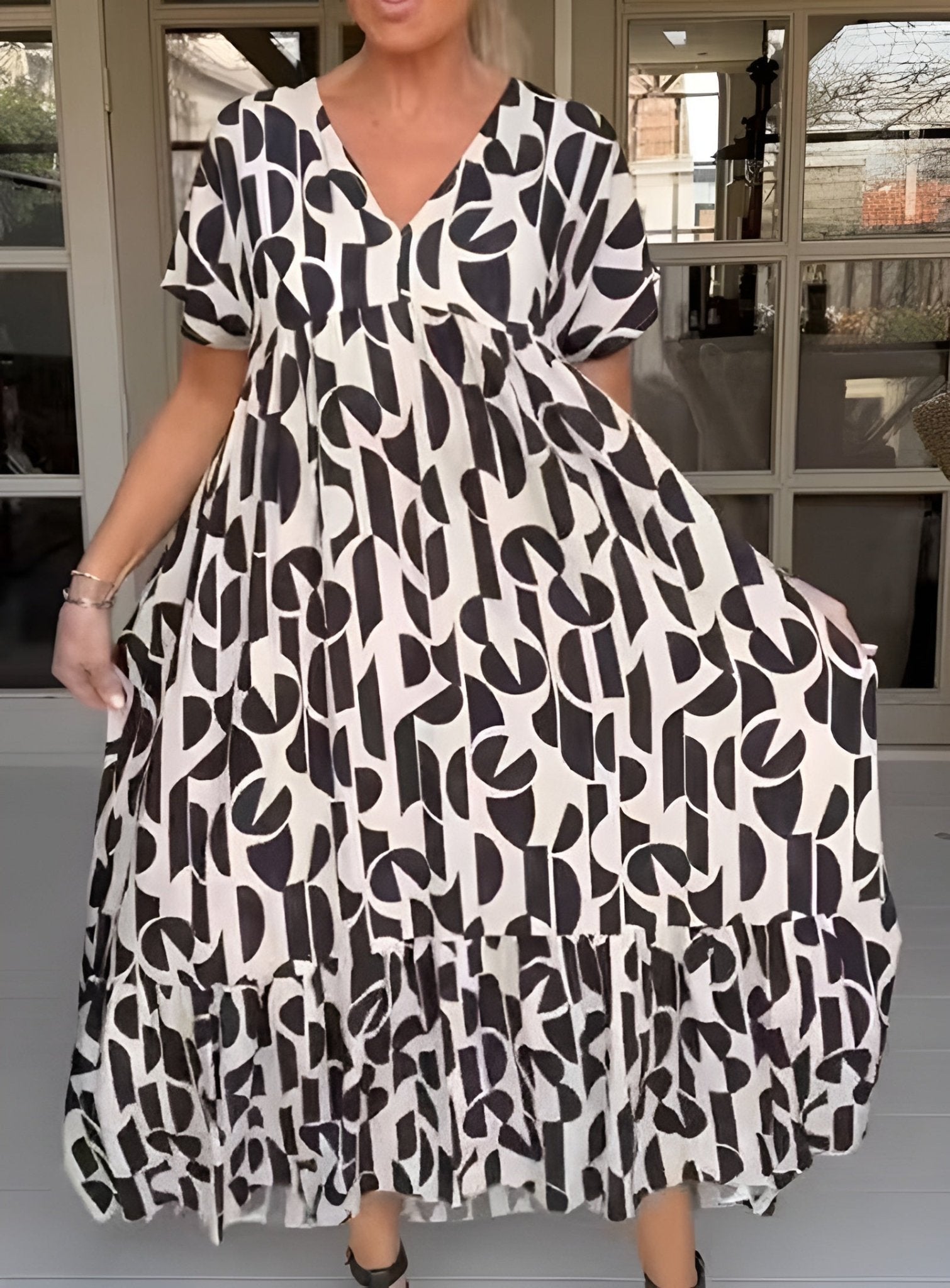 COLETTE | LOOSE DRESS WITH V - NECK - Rossis Family Boutique Miami