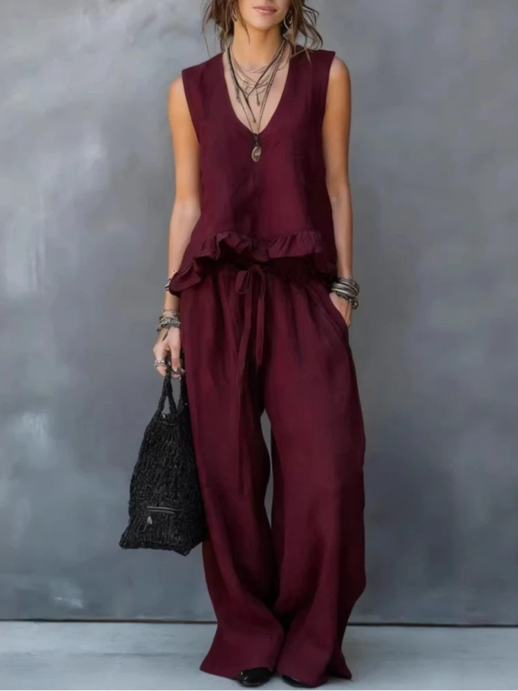 Clara | Completo di pantaloni a due pezzi con top senza maniche a scollo a V e volants