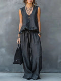 Clara | Completo di pantaloni a due pezzi con top senza maniche a scollo a V e volants