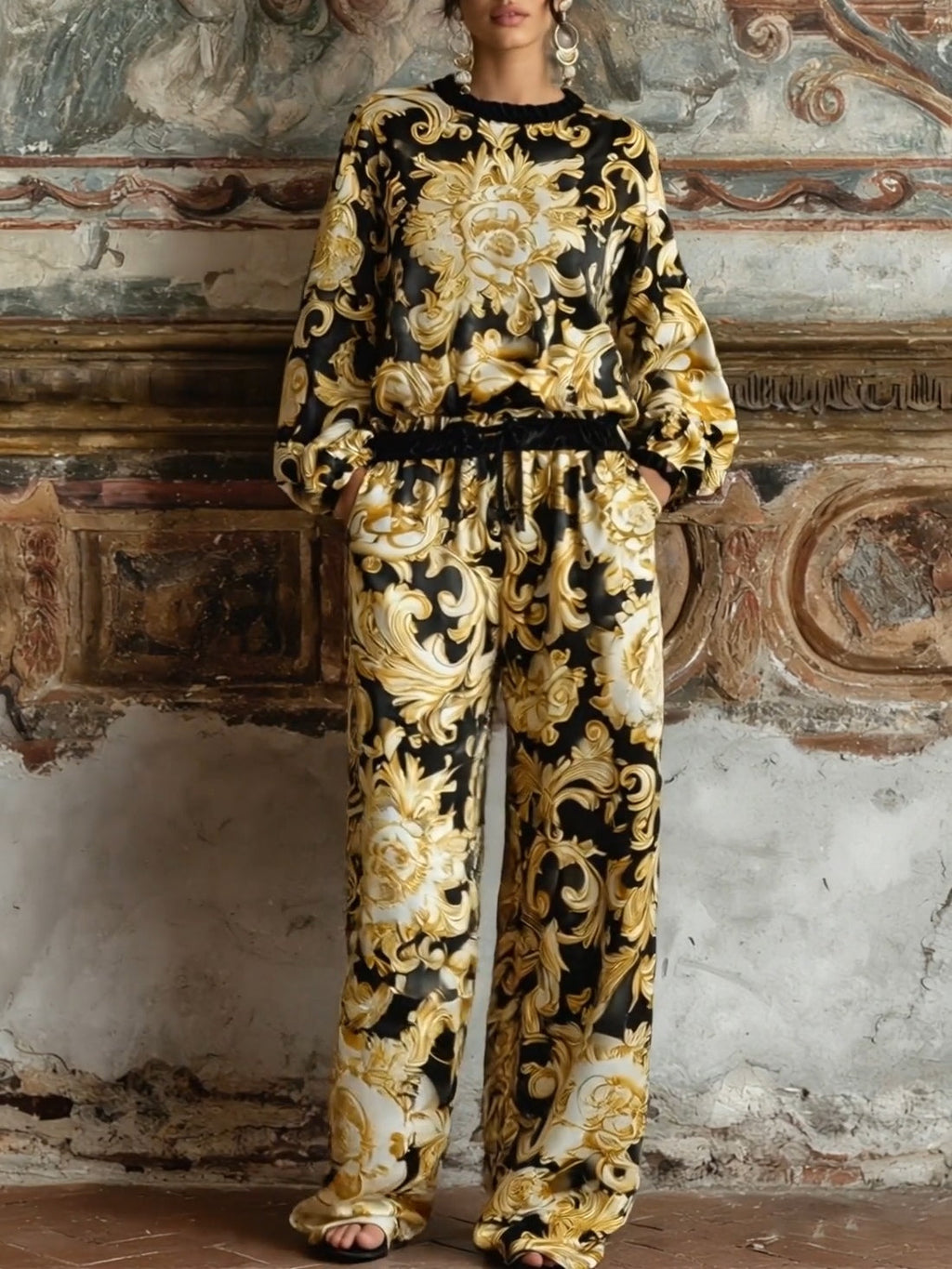 Complete your loungewear collection with this elegant Baroque floral print set, including a long-sleeved top and wide-leg trousers.