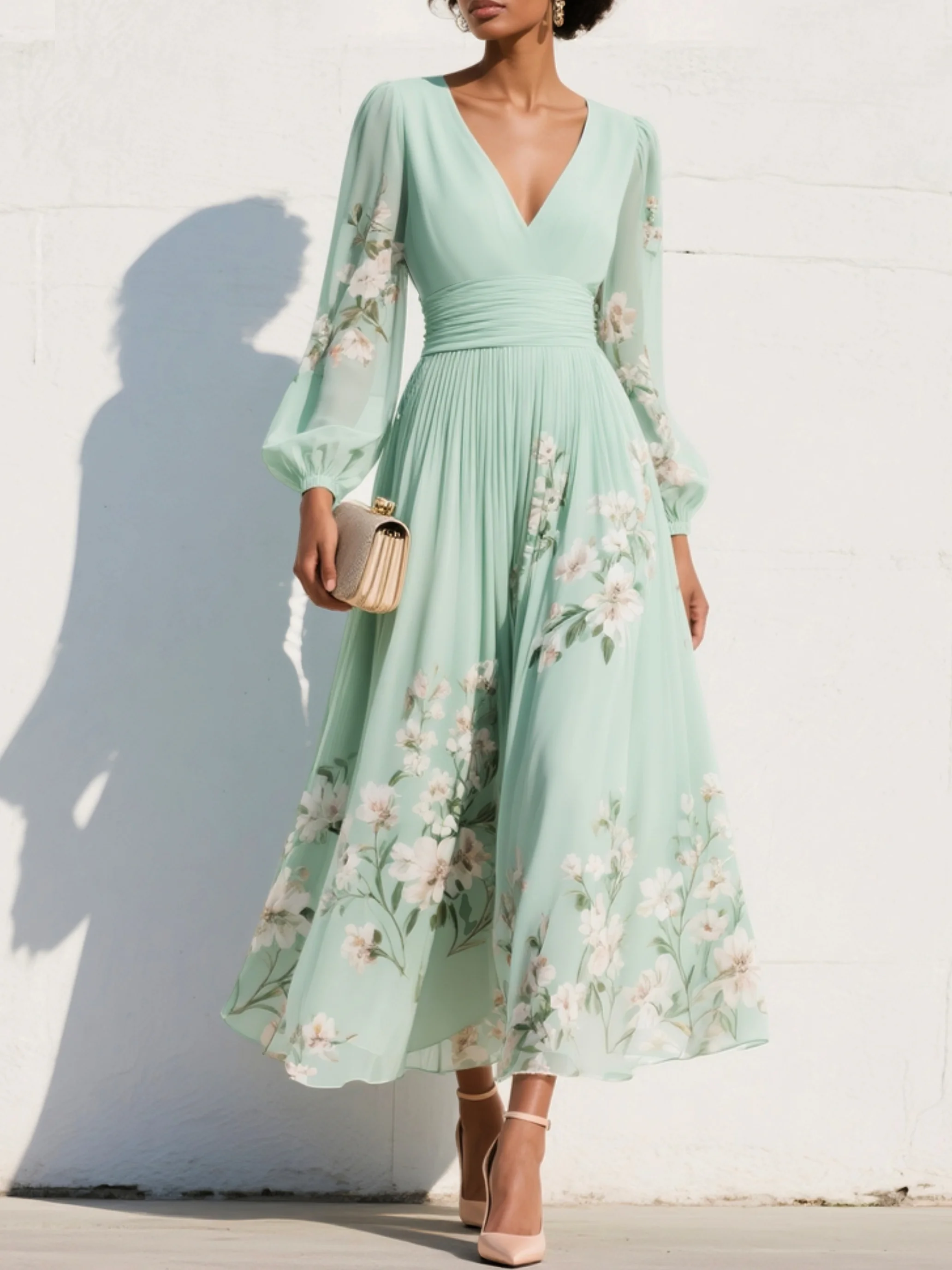 Abito lungo in chiffon plissettato con scollo a V e stampa floreale verde chiaro
