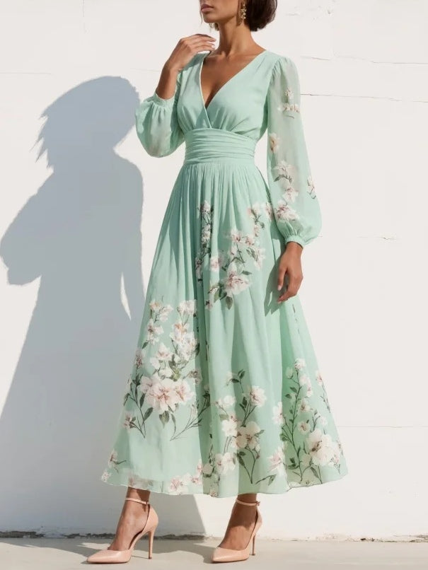 Abito lungo in chiffon plissettato con scollo a V e stampa floreale verde chiaro