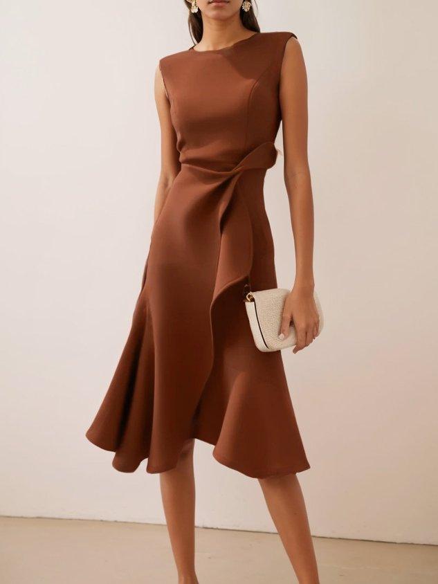 Elegant Sleeveless Midi Dress with Ruched Waist Twist – Day to Night